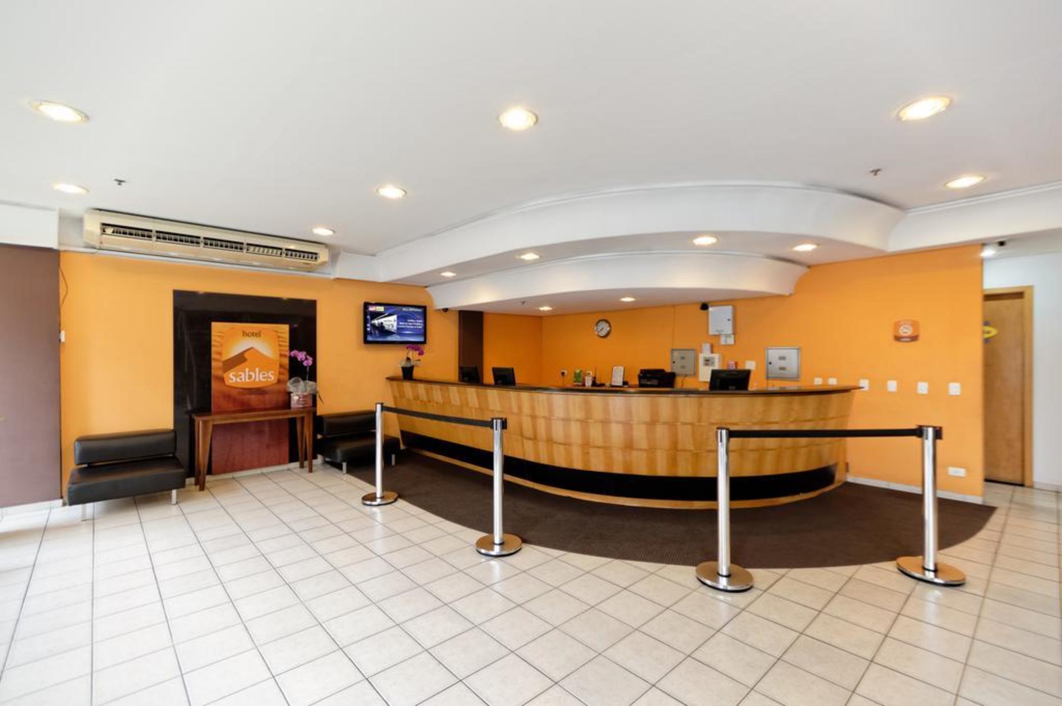 瓜鲁柳斯黑貂酒店 瓜卢流斯 外观 照片