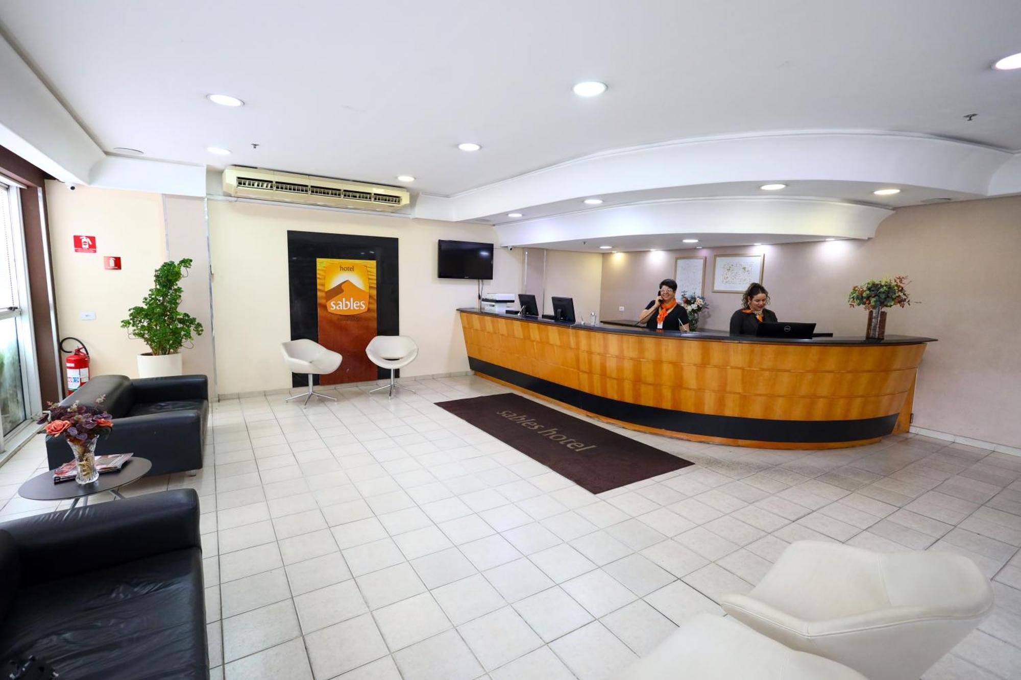 瓜鲁柳斯黑貂酒店 瓜卢流斯 外观 照片